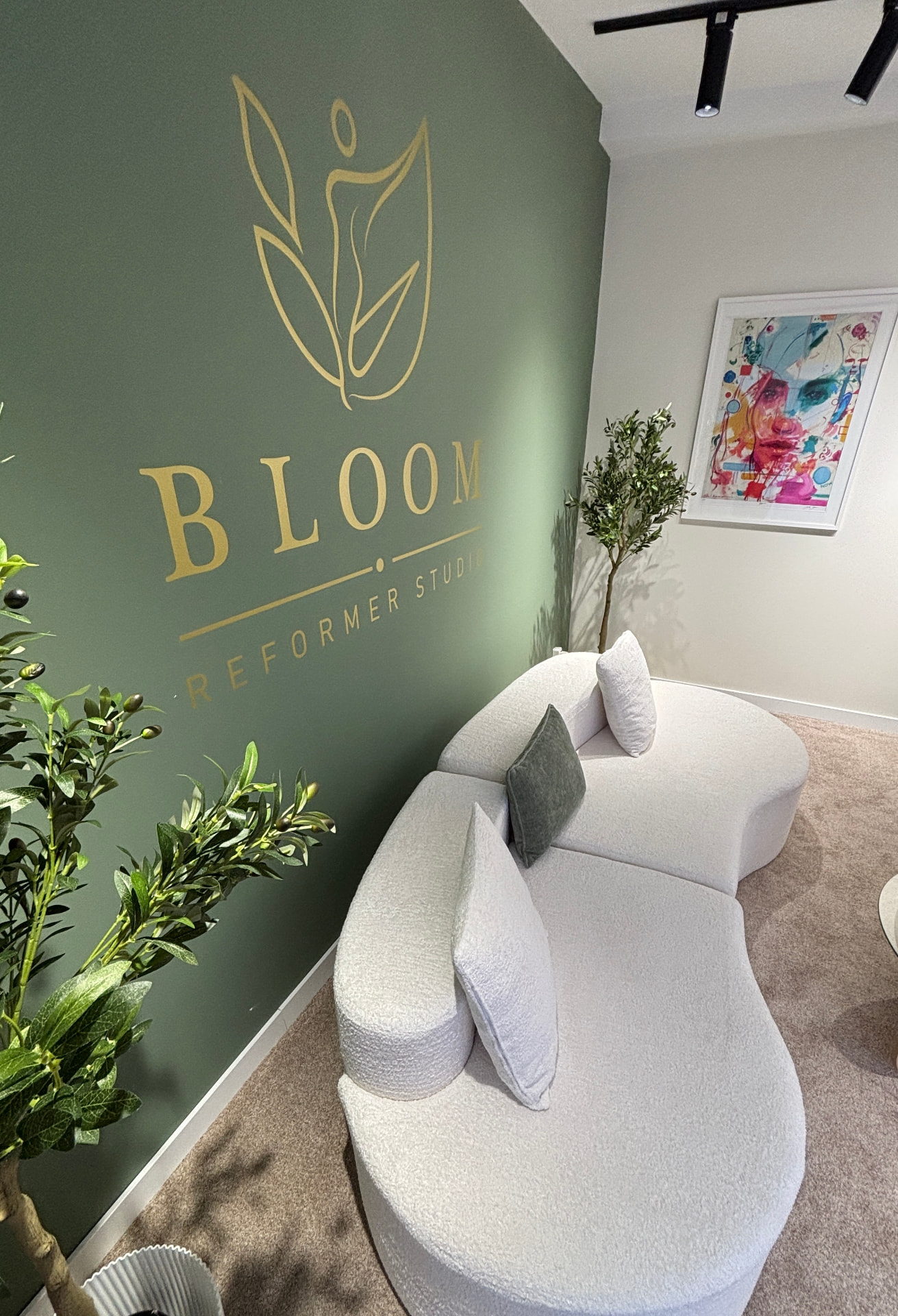 Простор за одмор во студиото Bloom Reformer Studio